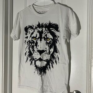 Lion Graphic Tee